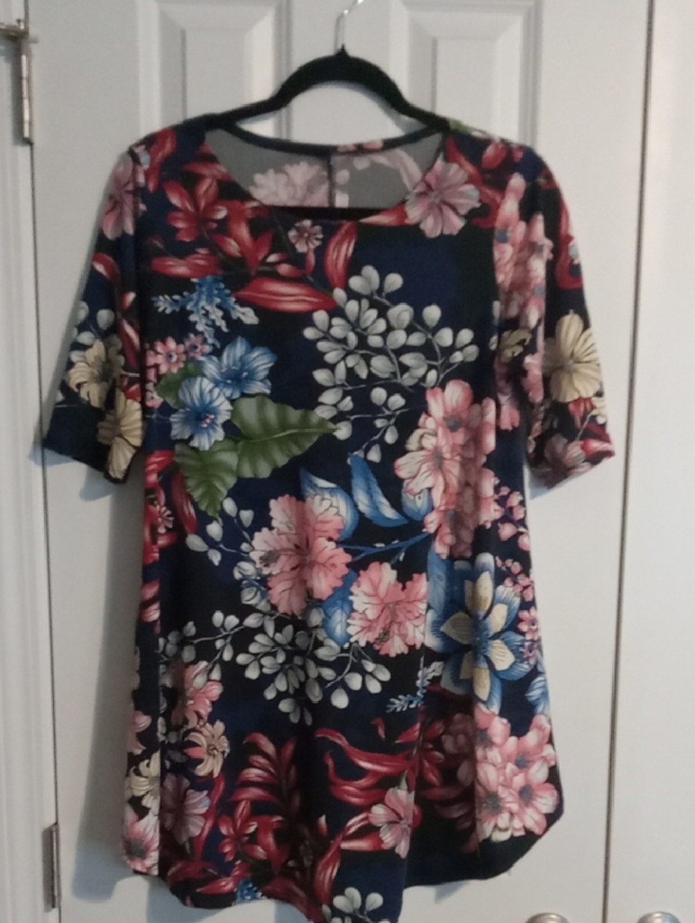 Floral Scoop Neck Tunic Top